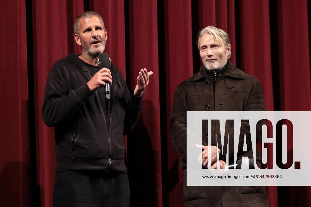 Anders Thomas Jensen and Mads Mikkelsen at the premiere of the feature film Therapy for Vikings Den sidste viking The Last Viking at the Delphi Filmpalast cinema in Berlin, 17 12 2025 Foto:xS.xGabschx xFuturexImagex wikinger_5244