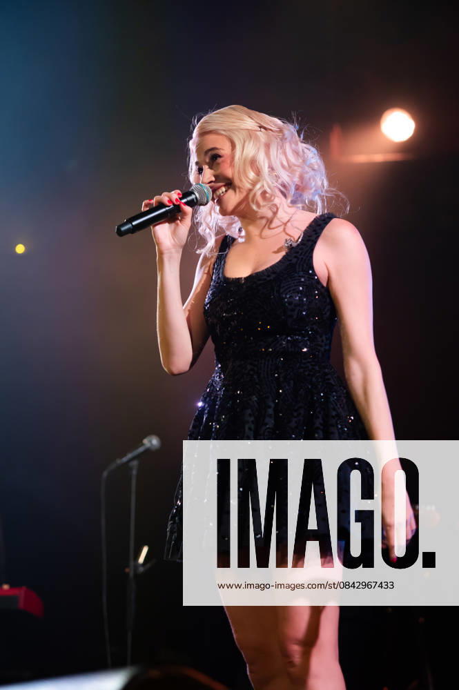 Pixie Lott plays live at Union Chapel for Christmas.