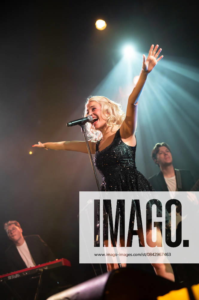 Pixie Lott plays live at Union Chapel for Christmas.