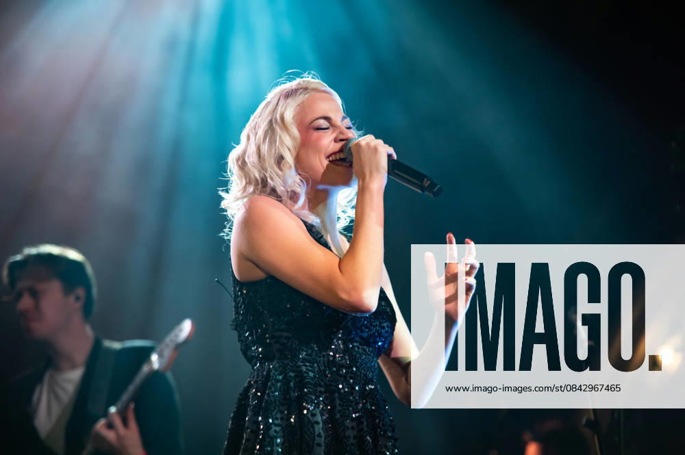 Pixie Lott plays live at Union Chapel for Christmas.