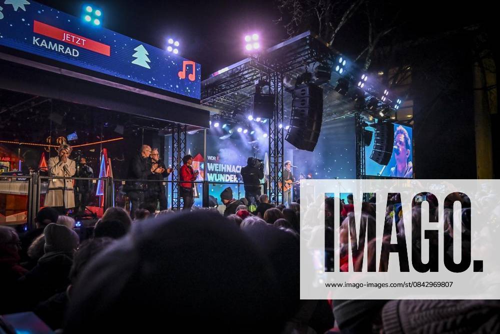 Auftritt Kamrad am Mittwoch, dem 17. Dezember 2025. Das Weihnachtswunder am Mittwoch auf dem Burgplatz am Tag 5. Die vier Moderatoren Sabine Heinrich, Steffi Neu, Jan Malte Andresen und Thomas Bug moderieren das Weihnachtswunder für den WDR. Immer steht mindestens einer von ihnen am Mikrofon und nimmt