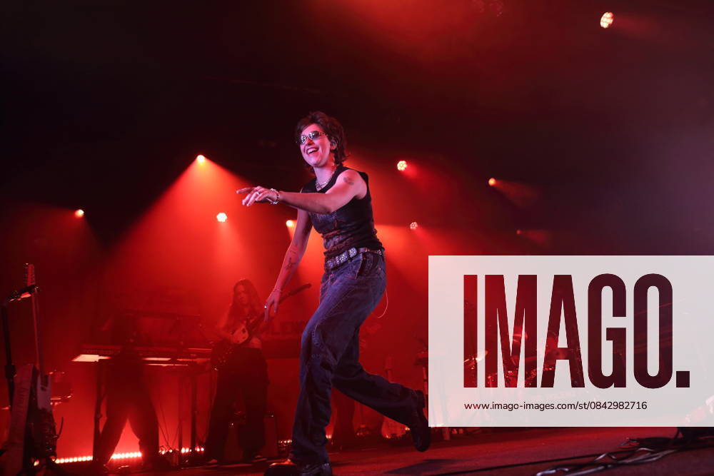 Mikaela Mullaney Straus alias King Princess bei einem Konzert im Astra Kulturhaus in Berlin, 17. Dezember 2025. King Princess Konzert Berlin