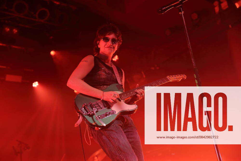 Mikaela Mullaney Straus alias King Princess bei einem Konzert im Astra Kulturhaus in Berlin, 17. Dezember 2025. King Princess Konzert Berlin