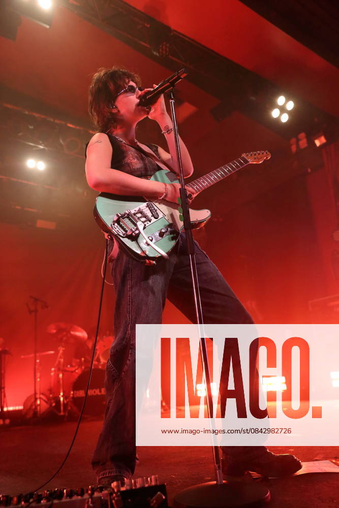 Mikaela Mullaney Straus alias King Princess bei einem Konzert im Astra Kulturhaus in Berlin, 17. Dezember 2025. King Princess Konzert Berlin
