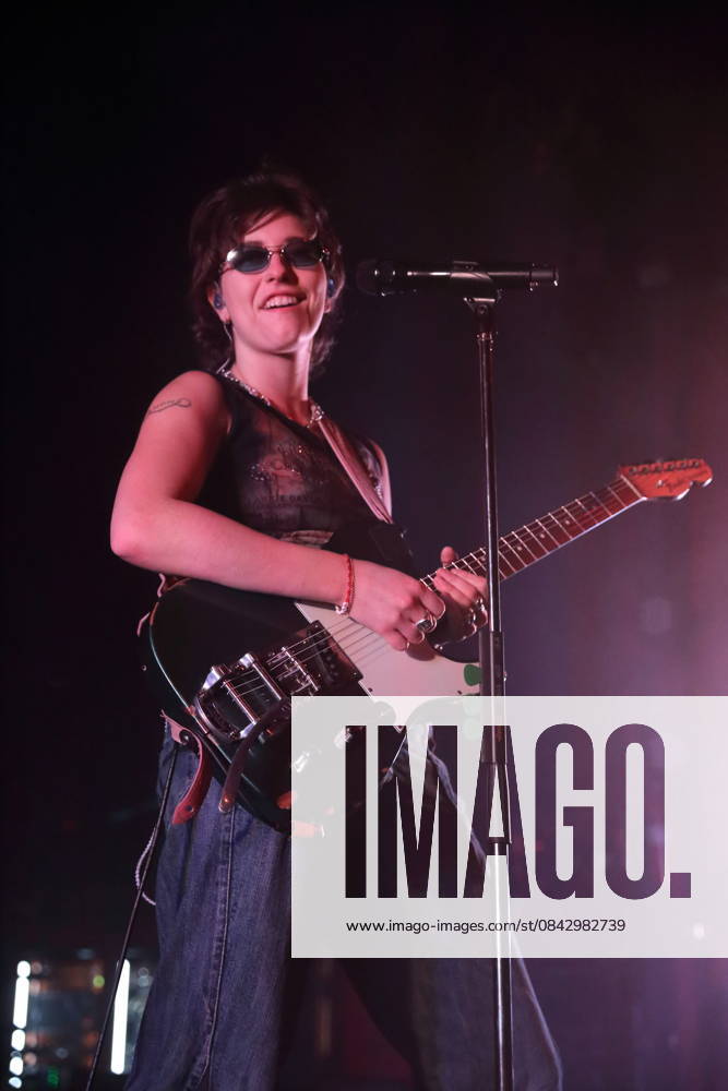Mikaela Mullaney Straus alias King Princess bei einem Konzert im Astra Kulturhaus in Berlin, 17. Dezember 2025. King Princess Konzert Berlin