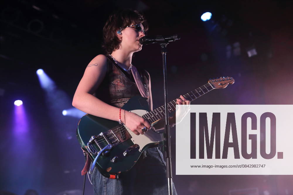 Mikaela Mullaney Straus alias King Princess bei einem Konzert im Astra Kulturhaus in Berlin, 17. Dezember 2025. King Princess Konzert Berlin