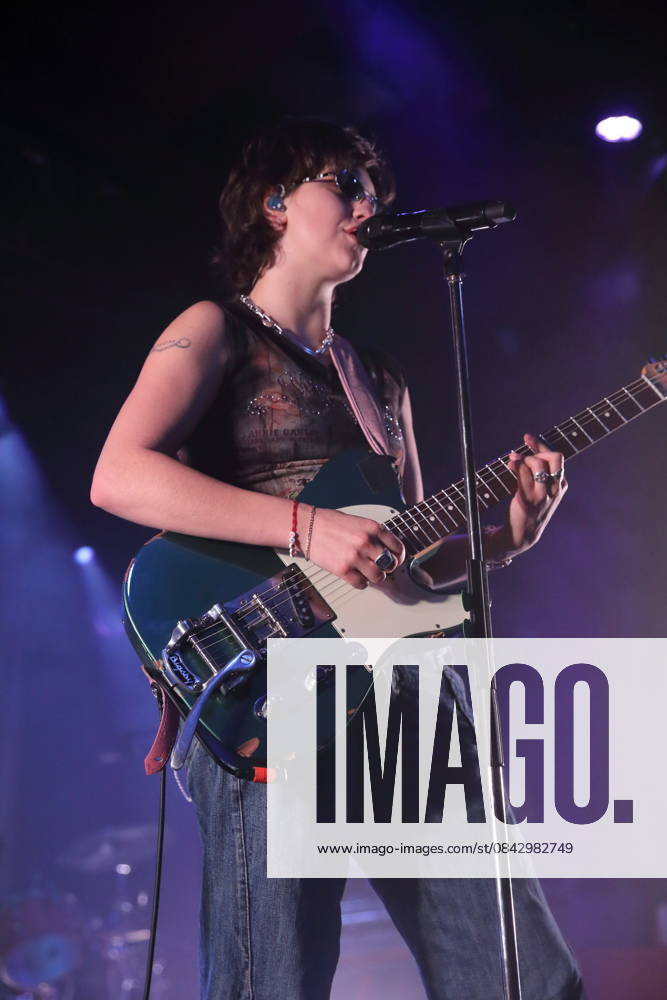 Mikaela Mullaney Straus alias King Princess bei einem Konzert im Astra Kulturhaus in Berlin, 17. Dezember 2025. King Princess Konzert Berlin