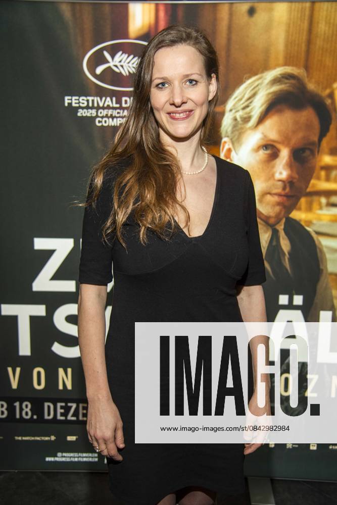 Abb: Dr. Regina Bouchehri Produzentin und Co-CEO von LOOKSfilm. zu Gast auf dem roten Teppich bei der Berlin Premiere des Kino Films Zwei Staatsanwälte Staatsanwaelte im Cinema Paris Berlin am 17.12.2025 in Berlin Berlin Deutschland