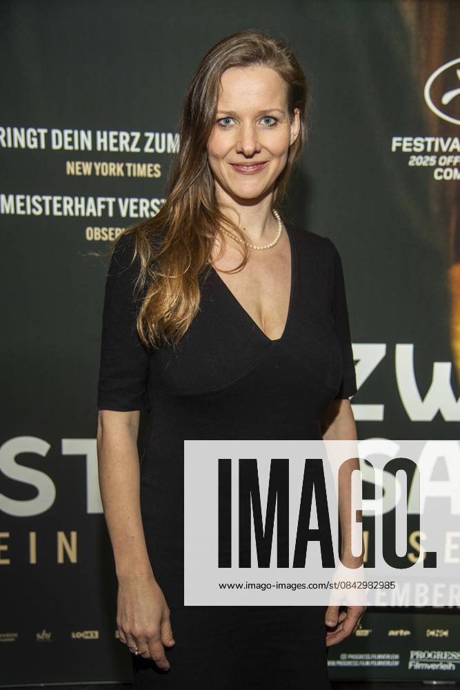 Abb: Dr. Regina Bouchehri Produzentin und Co-CEO von LOOKSfilm. zu Gast auf dem roten Teppich bei der Berlin Premiere des Kino Films Zwei Staatsanwälte Staatsanwaelte im Cinema Paris Berlin am 17.12.2025 in Berlin Berlin Deutschland
