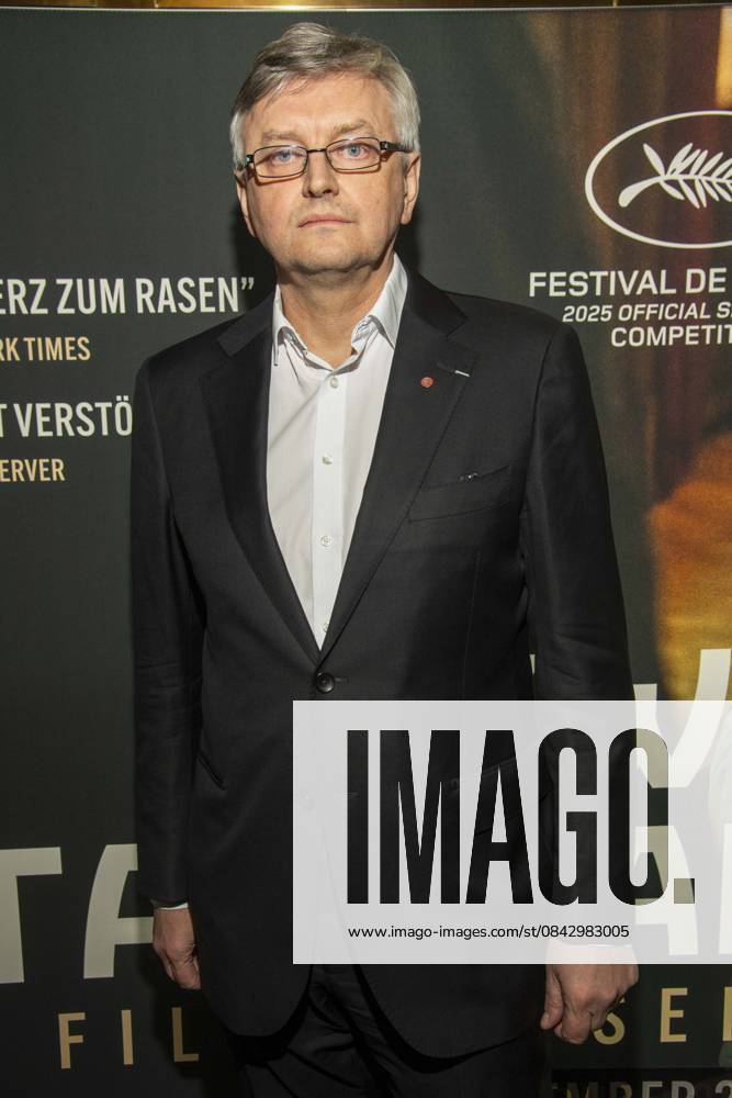Abb: Sergei Loznitsa ist ein ukrainischer Filmregisseur und Drehbuchautor zu Gast auf dem roten Teppich bei der Berlin Premiere des Kino Films Zwei Staatsanwälte Staatsanwaelte im Cinema Paris Berlin am 17.12.2025 in Berlin Berlin Deutschland