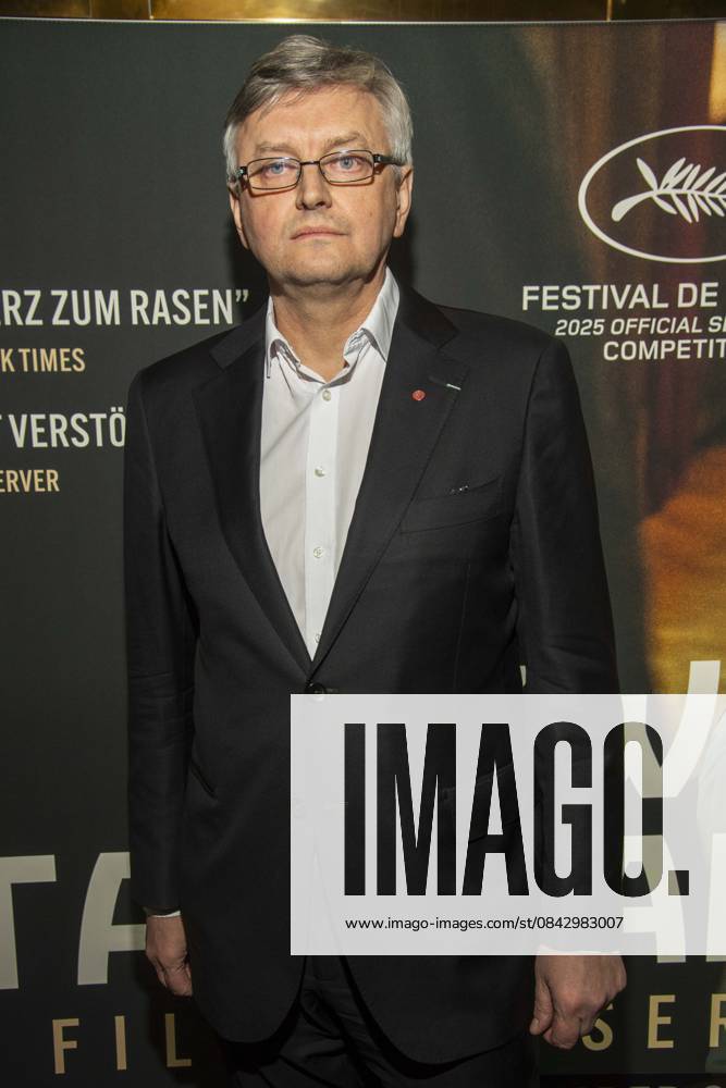 Abb: Sergei Loznitsa ist ein ukrainischer Filmregisseur und Drehbuchautor zu Gast auf dem roten Teppich bei der Berlin Premiere des Kino Films Zwei Staatsanwälte Staatsanwaelte im Cinema Paris Berlin am 17.12.2025 in Berlin Berlin Deutschland
