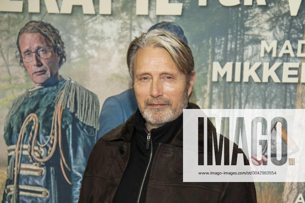 Abb Mads Dittmann Mikkelsen Danish actor on the red carpet at the Berlin movie premiere of Therapie fuer Wikinger at the cinema Delphi Filmpalast Berlin on 17 12 2025 Berlin Germany