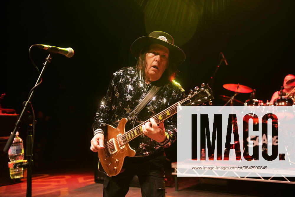 Slade performing at Shepherds Bush Empire LONDON, ENGLAND - DECEMBER 17: Dave Hill of Slade performing at Shepherds Bush Empire on December 17, 2025 in London, England. CAP MAR MAR Great Britain