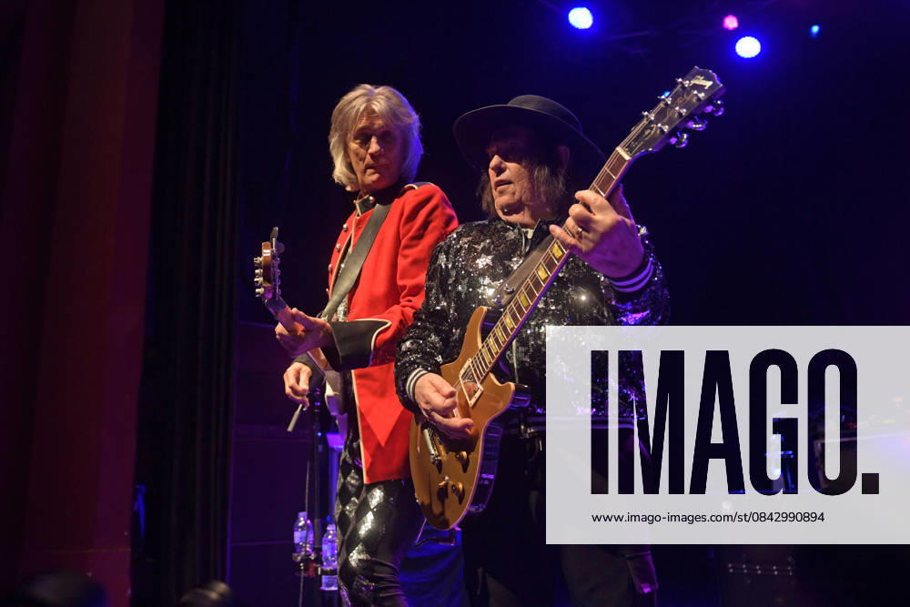 Slade performing at Shepherds Bush Empire LONDON, ENGLAND - DECEMBER 17: John Berry and Dave Hill of Slade performing at Shepherds Bush Empire on December 17, 2025 in London, England. CAP MAR MAR Great Britain