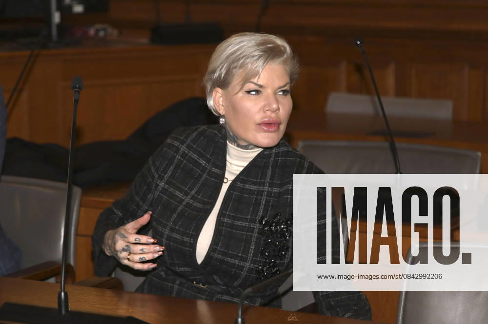Melanie Müller at the appeal trial for using signs of unconstitutional and terrorist organizations at Leipzig District Court Leipzig, 18 12 2025 Foto:xAgenturxWehnertx xGränzdörferx xFuturexImagex mueller_5218