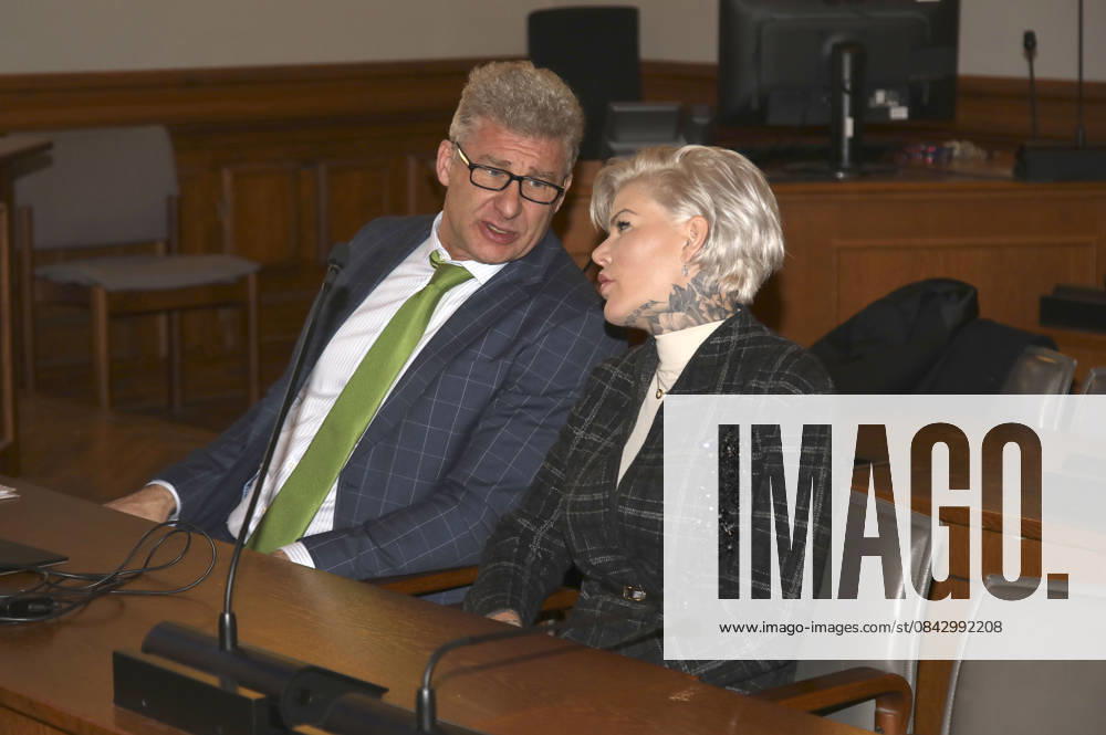 Melanie Müller with her lawyer Adrian Stahl at the appeal trial for using signs of unconstitutional and terrorist organizations at Leipzig District Court Leipzig, 18 12 2025 Foto:xAgenturxWehnertx xGränzdörferx xFuturexImagex mueller_5219
