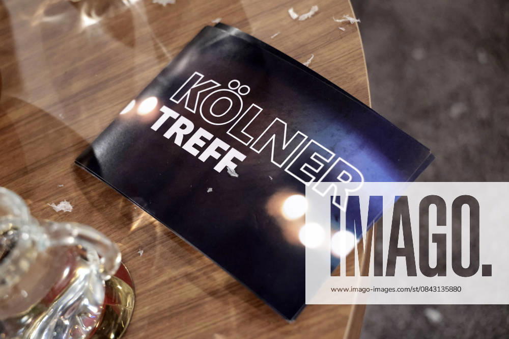 Moderationskarte bei der Aufzeichnung der WDR-Talkshow Kölner Treff im WDR Studio BS 3. Köln