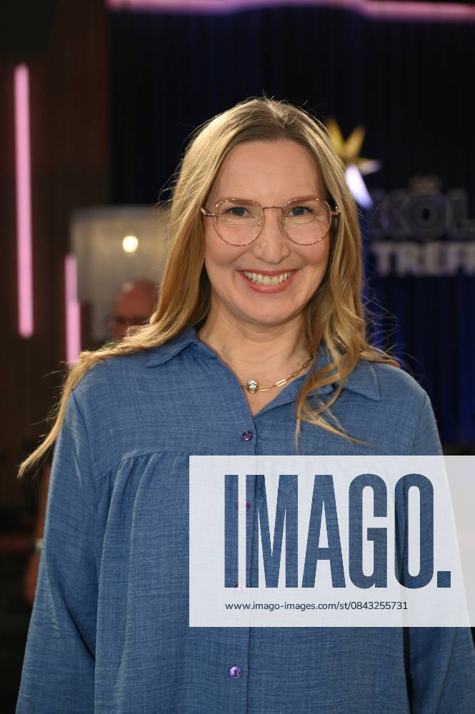 Psychotherapeutin Franca Cerutti, Podcast Psychologie to go! und ARD-Dokuserie Familientherapie lädt Psychotherapeutin und Podcasterin Franca Cerutti vier Familien aufs Land zu einem Familien-Intensiv- Coaching, zu Gast in der WDR Talkshow Kölner Treff