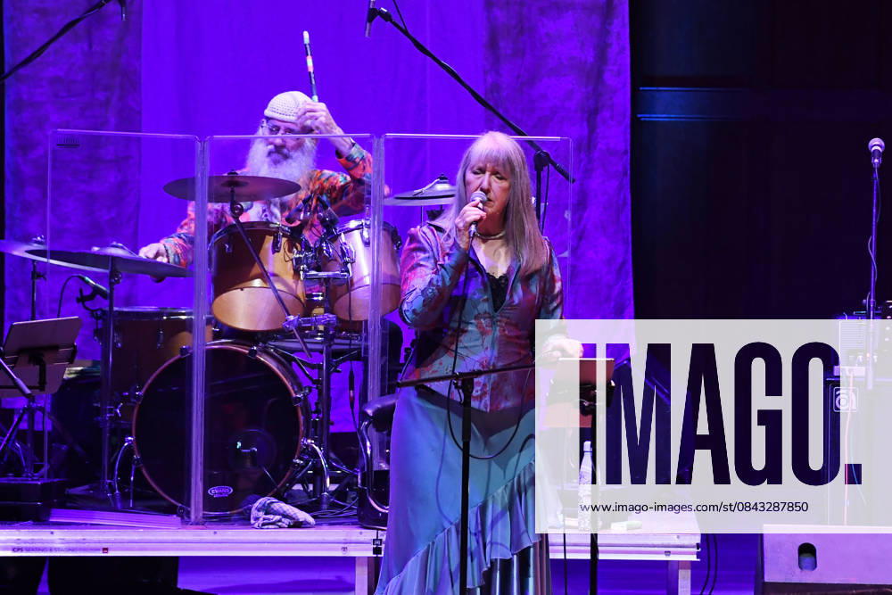 Steeleye Span performing at Cadogan Hall in London LONDON, ENGLAND - DECEMBER 19: Liam Genockey and Maddy Prior of Steeleye Span performing at Cadogan Hall on December 19, 2025 in London, England CAP MAR MAR Great Britain UK