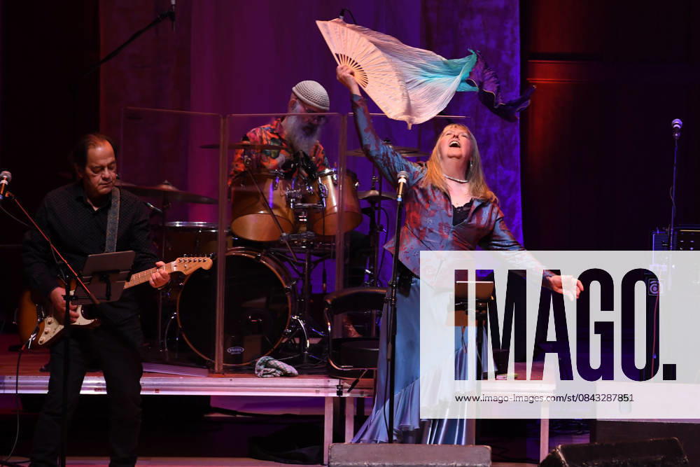 Steeleye Span performing at Cadogan Hall in London LONDON, ENGLAND - DECEMBER 19: Julian Littman, Liam Genockey and Maddy Prior of Steeleye Span performing at Cadogan Hall on December 19, 2025 in London, England CAP MAR MAR Great Britain UK