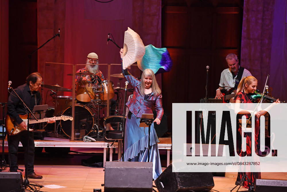 Steeleye Span performing at Cadogan Hall in London LONDON, ENGLAND - DECEMBER 19: Julian Littman, Liam Genockey, Maddy Prior, Roger Carey and Athena Octavia of Steeleye Span performing at Cadogan Hall on December 19, 2025 in London, England CAP MAR MAR Great Britain UK