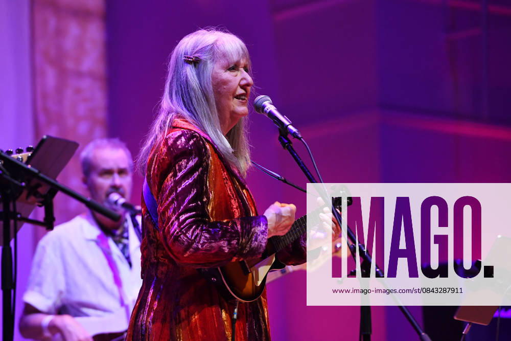 Steeleye Span performing at Cadogan Hall in London LONDON, ENGLAND - DECEMBER 19: Maddy Prior of Steeleye Span performing at Cadogan Hall on December 19, 2025 in London, England CAP MAR MAR Great Britain UK