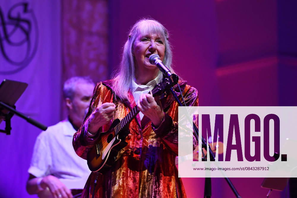 Steeleye Span performing at Cadogan Hall in London LONDON, ENGLAND - DECEMBER 19: Maddy Prior of Steeleye Span performing at Cadogan Hall on December 19, 2025 in London, England CAP MAR MAR Great Britain UK