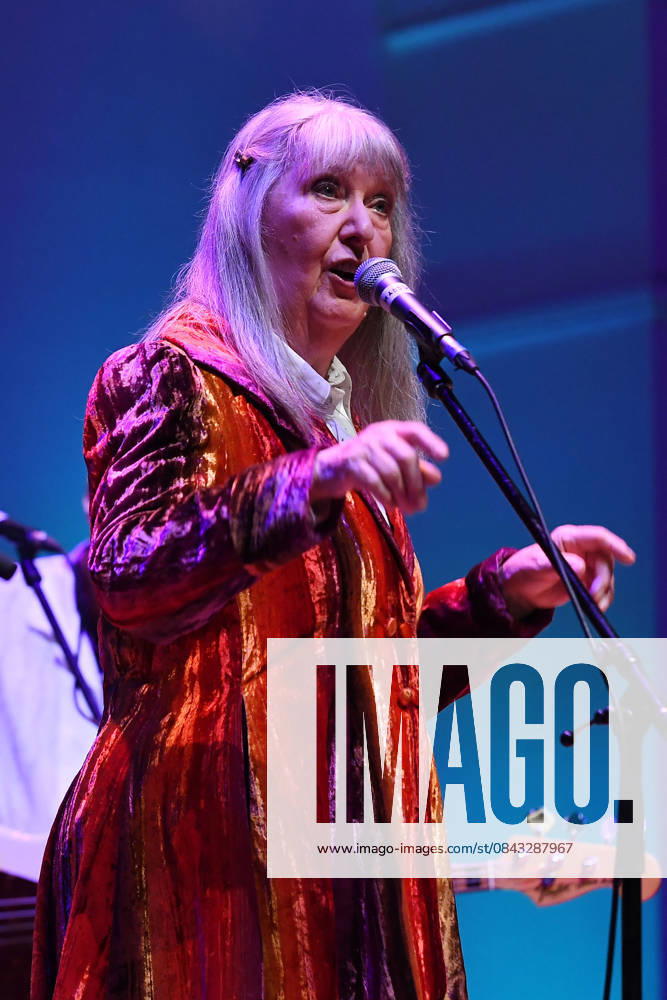 Steeleye Span performing at Cadogan Hall in London LONDON, ENGLAND - DECEMBER 19: Maddy Prior of Steeleye Span performing at Cadogan Hall on December 19, 2025 in London, England CAP MAR MAR Great Britain UK