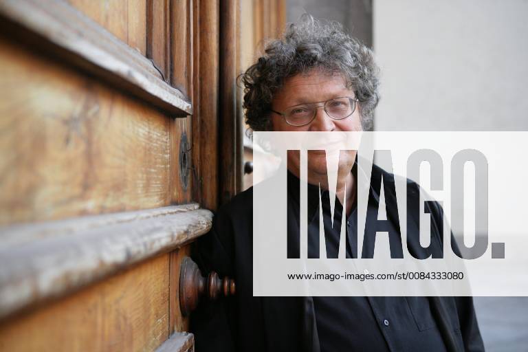 20080925, GENT, BELGIUM : Belgian conductor Rene Jacobs poses for photographer, Thursday 25 Septembre 2008, in Gent, he will receive this evening a Doctor Honoris Causa from Gent University at the 50 years of the International Film Festival of Gent. LIEVENxVANxASSCHE x10522704x