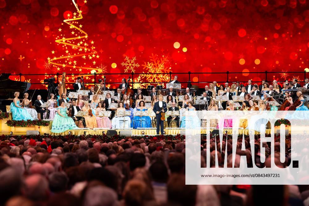 MAASTRICHT Violinist and conductor Andre Rieu during the last of his six Christmas concerts at the MECC. Rieu is accompanied by his Johann Strauss Orchestra, soloists, dancers, and skaters. ANP IRIS VAN DEN BROEK netherlands out - belgium out