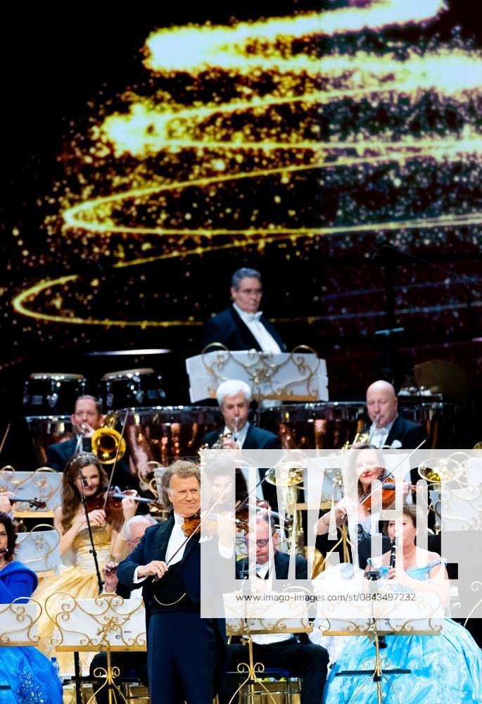 MAASTRICHT Violinist and conductor Andre Rieu during the last of his six Christmas concerts at the MECC. Rieu is accompanied by his Johann Strauss Orchestra, soloists, dancers, and skaters. ANP IRIS VAN DEN BROEK netherlands out - belgium out