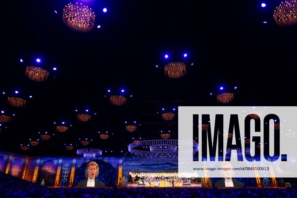 MAASTRICHT Violinist and conductor Andre Rieu during the last of his six Christmas concerts at the MECC. Rieu is accompanied by his Johann Strauss Orchestra, soloists, dancers, and skaters. ANP IRIS VAN DEN BROEK netherlands out - belgium out