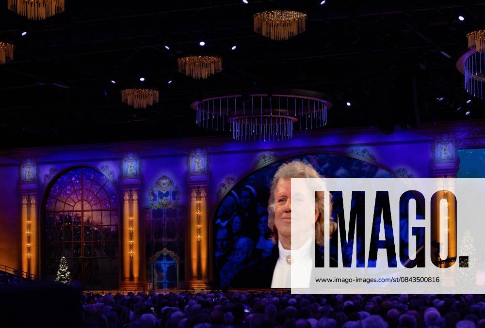 MAASTRICHT Violinist and conductor Andre Rieu during the last of his six Christmas concerts at the MECC. Rieu is accompanied by his Johann Strauss Orchestra, soloists, dancers, and skaters. ANP IRIS VAN DEN BROEK netherlands out - belgium out