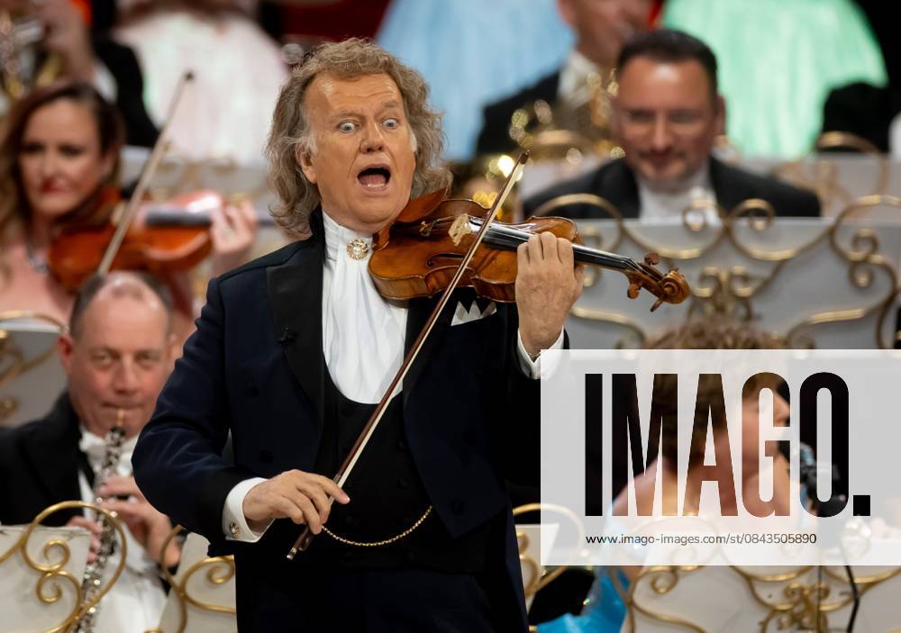 MAASTRICHT Violinist and conductor Andre Rieu during the last of his six Christmas concerts at the MECC. Rieu is accompanied by his Johann Strauss Orchestra, soloists, dancers, and skaters. ANP IRIS VAN DEN BROEK netherlands out - belgium out