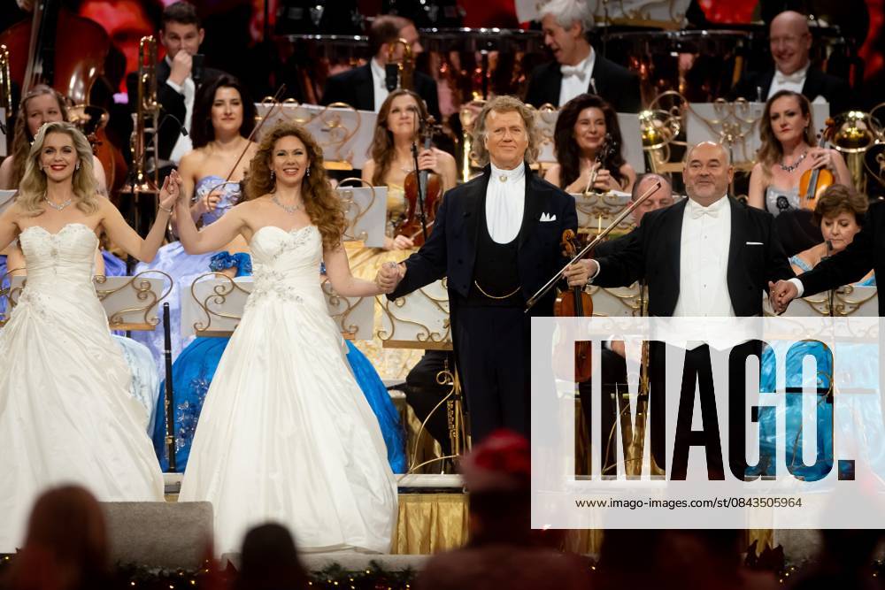 MAASTRICHT Violinist and conductor Andre Rieu during the last of his six Christmas concerts at the MECC. Rieu is accompanied by his Johann Strauss Orchestra, soloists, dancers, and skaters. ANP IRIS VAN DEN BROEK netherlands out - belgium out