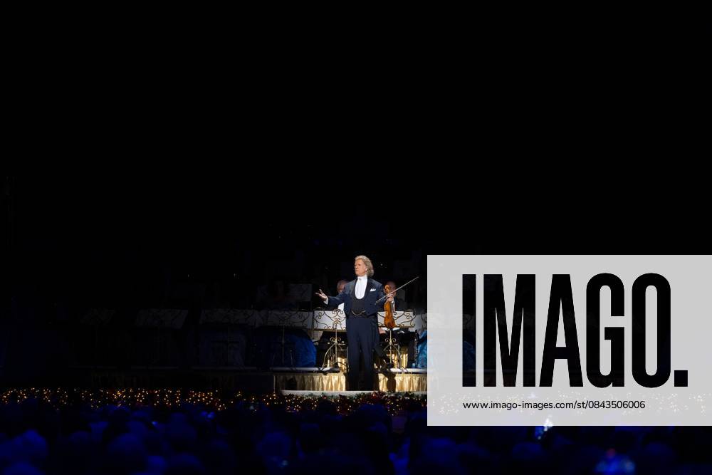 MAASTRICHT Violinist and conductor Andre Rieu during the last of his six Christmas concerts at the MECC. Rieu is accompanied by his Johann Strauss Orchestra, soloists, dancers, and skaters. ANP IRIS VAN DEN BROEK netherlands out - belgium out