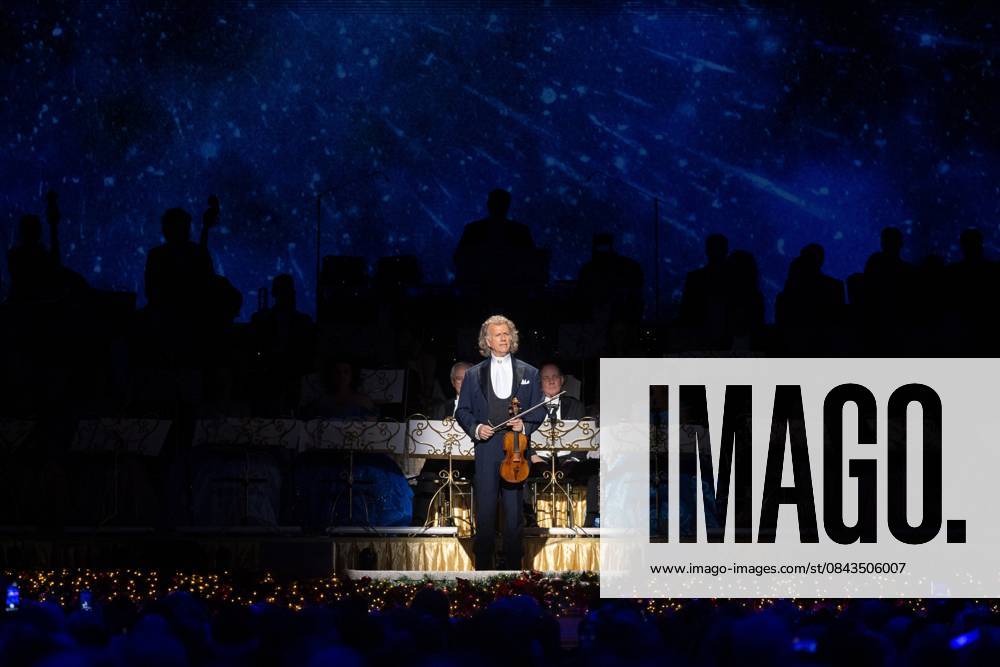 MAASTRICHT Violinist and conductor Andre Rieu during the last of his six Christmas concerts at the MECC. Rieu is accompanied by his Johann Strauss Orchestra, soloists, dancers, and skaters. ANP IRIS VAN DEN BROEK netherlands out - belgium out