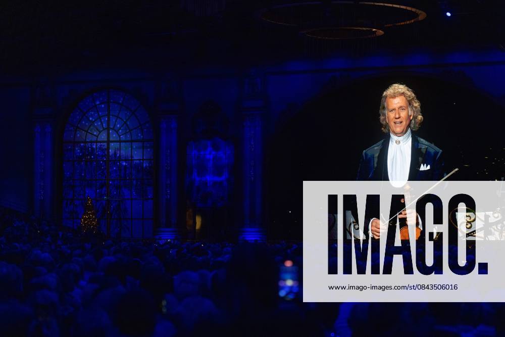 MAASTRICHT Violinist and conductor Andre Rieu during the last of his six Christmas concerts at the MECC. Rieu is accompanied by his Johann Strauss Orchestra, soloists, dancers, and skaters. ANP IRIS VAN DEN BROEK netherlands out - belgium out