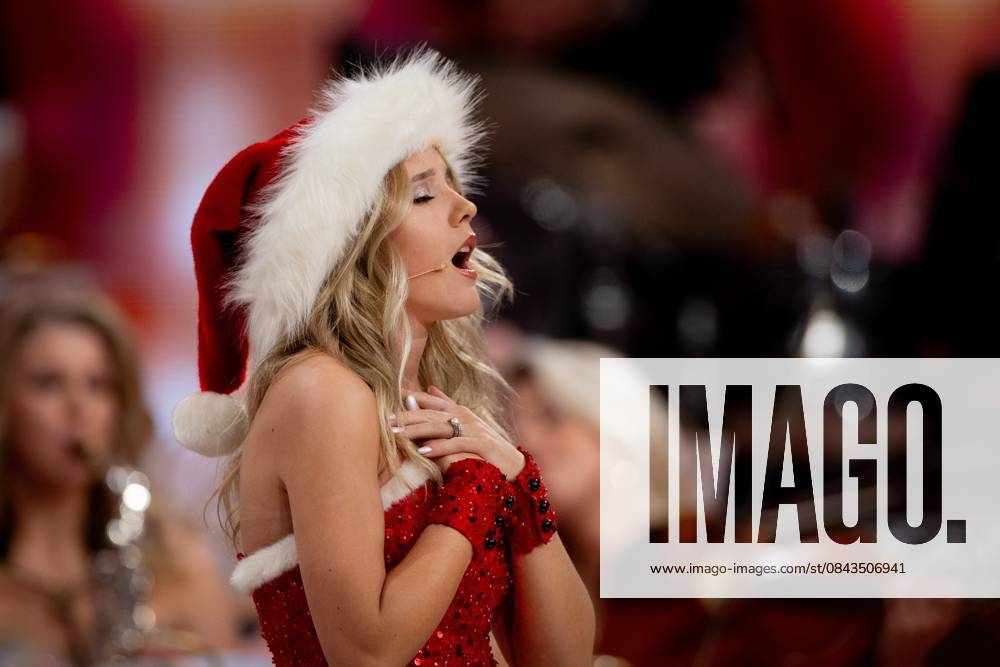 MAASTRICHT Emma Kok during the last of André Rieu s six Christmas concerts at the MECC. Rieu is accompanied by his Johann Strauss Orchestra, soloists, dancers, and skaters. ANP IRIS VAN DEN BROEK netherlands out - belgium out