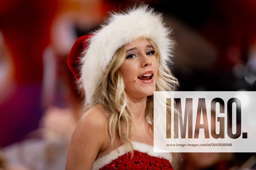 MAASTRICHT Emma Kok during the last of André Rieu s six Christmas concerts at the MECC. Rieu is accompanied by his Johann Strauss Orchestra, soloists, dancers, and skaters. ANP IRIS VAN DEN BROEK netherlands out - belgium out