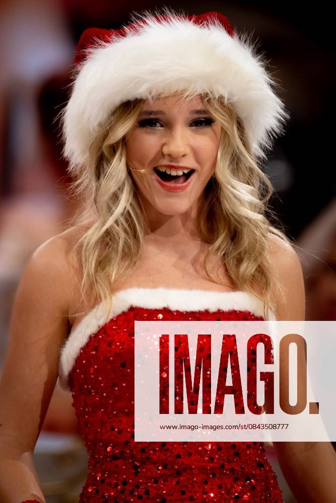 MAASTRICHT Emma Kok during the last of André Rieu s six Christmas concerts at the MECC. Rieu is accompanied by his Johann Strauss Orchestra, soloists, dancers, and skaters. ANP IRIS VAN DEN BROEK netherlands out - belgium out