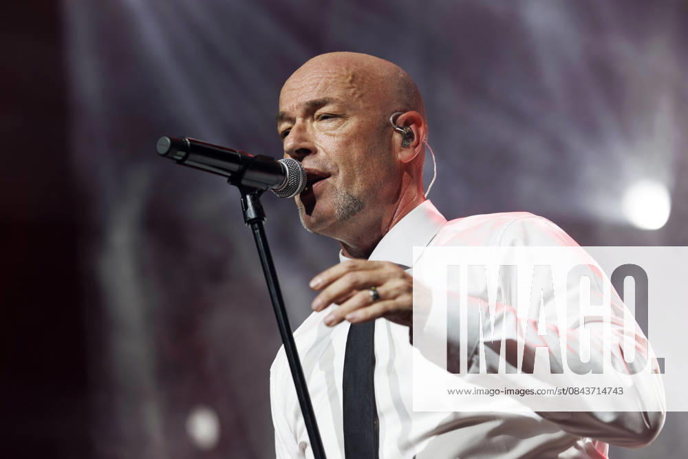 Frontmann Der Graf von der Band Unheilig bei ihrem Konzert im Palladium. Köln, 22.12.2025 NRW Deutschland