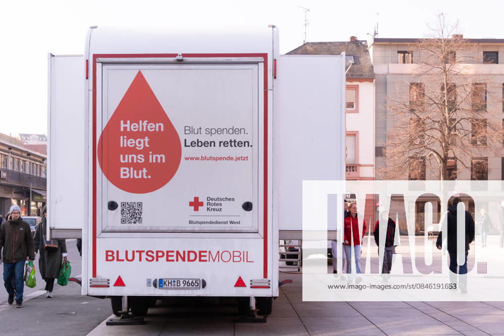 Fahrzeug aufgestellt zur Blutspende in der Innenstadt von Mainz