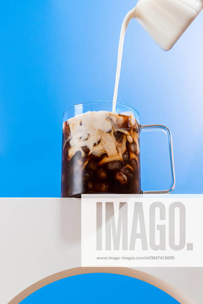 IMAGO Creative, Food, Trend, Iced Coffee Milky coffee being poured into iced espresso A dynamic shot capturing creamy milk being poured into a refreshing iced espresso, creating a beautiful swirling effect. Perfect for a coffee-themed lifestyle image. Model Released CintiaViudez_ID32864_1119260_001