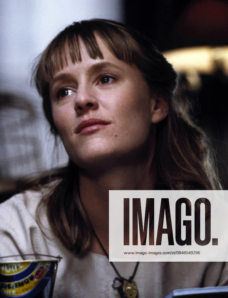 Benny and Joon Movie Stills Apr 16, 1993; Spokane, WA, USA; MARY STUART MASTERSON as Juniper Joon Pearl in the comic, romance, drama Benny and Joon directed by Jeremiah S. Chechik. Spokane WA USA