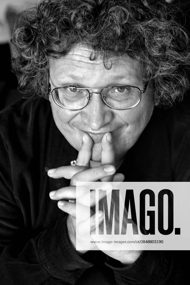 Portrait of Rene JACOBS (conductor, opera singer) at his place in Marais district 22 09 2005 Philippe Matsas Opale.photo RECORD DATE NOT STATED
