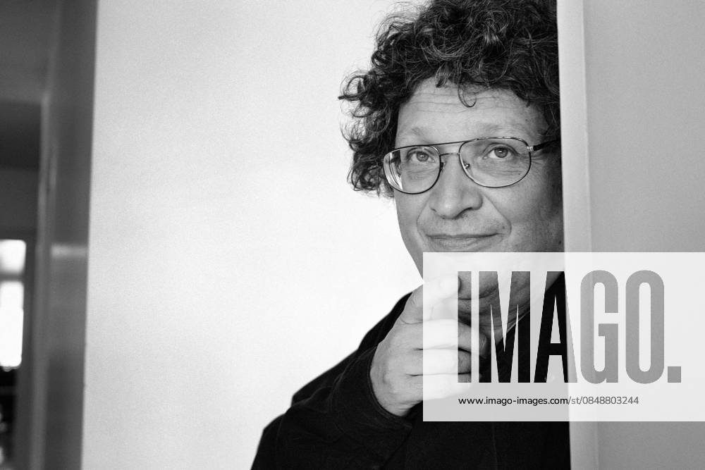 Portrait of Rene JACOBS (conductor, opera singer) at his place in Marais district 22 09 2005 Philippe Matsas Opale.photo RECORD DATE NOT STATED