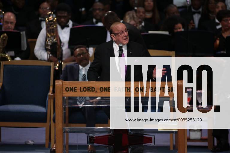 Michigan, MI, U.S. - Clive Davis speaks during the funeral for the late Aretha Franklin at Greater Grace Temple in Detroit on Friday, August 31, 2018. Michigan U.S. - ZUMAf31_ 20180831_zaf_f31_042