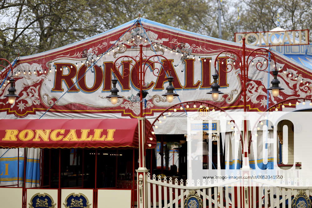 Das Zirkuszellt des Circus Theater Roncalli zu sehen auf dem Neumarkt. Circus Roncalli unter Zirkusdirektor Bernhard Paul ist einer der bekanntesten Zirkusse, die bewusst auf Tiere verzichten. (Themenbild, Symbolbild) Köln, 12.04.2026 NRW Deutschland