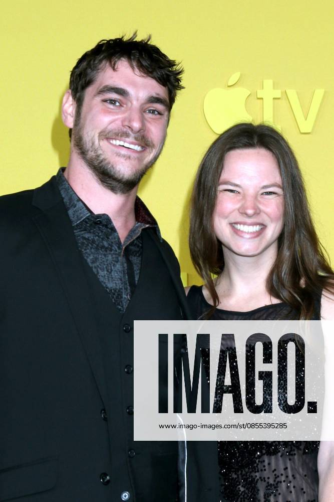 RJ Mitte, Kennedy Suarez at arrivals for PLURIBUS Premiere, Directors Guild of America DGA Theater Complex, Los Angeles, CA, November 04, 2025. Photo By: Priscilla Grant Everett Collection2504N01 B5102 PUBLICATIONXNOTxINxCANxCHNxFRAxITAxJPNxNORxPOLxRUSxESPxUKxUSA